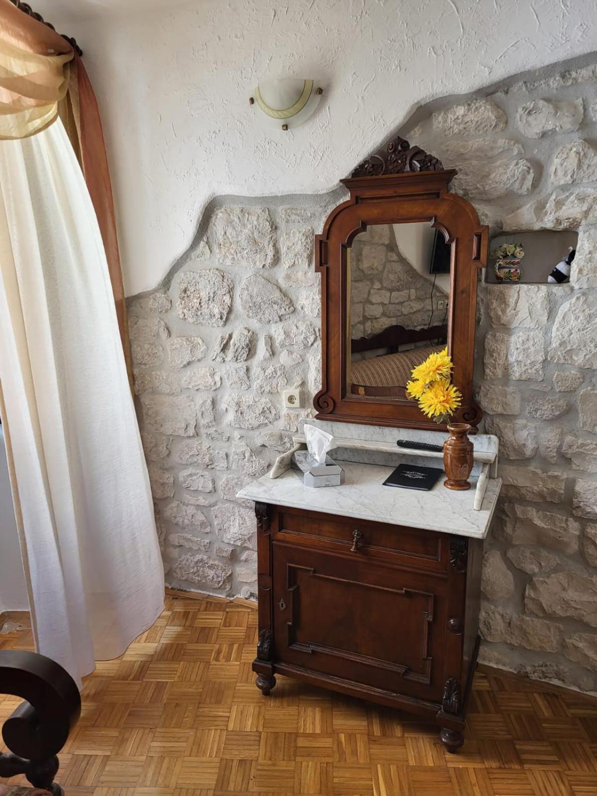 Palace Derossi Trogir