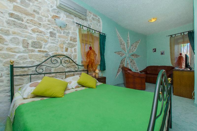 Bed & Breakfast Palace Derossi 3*
