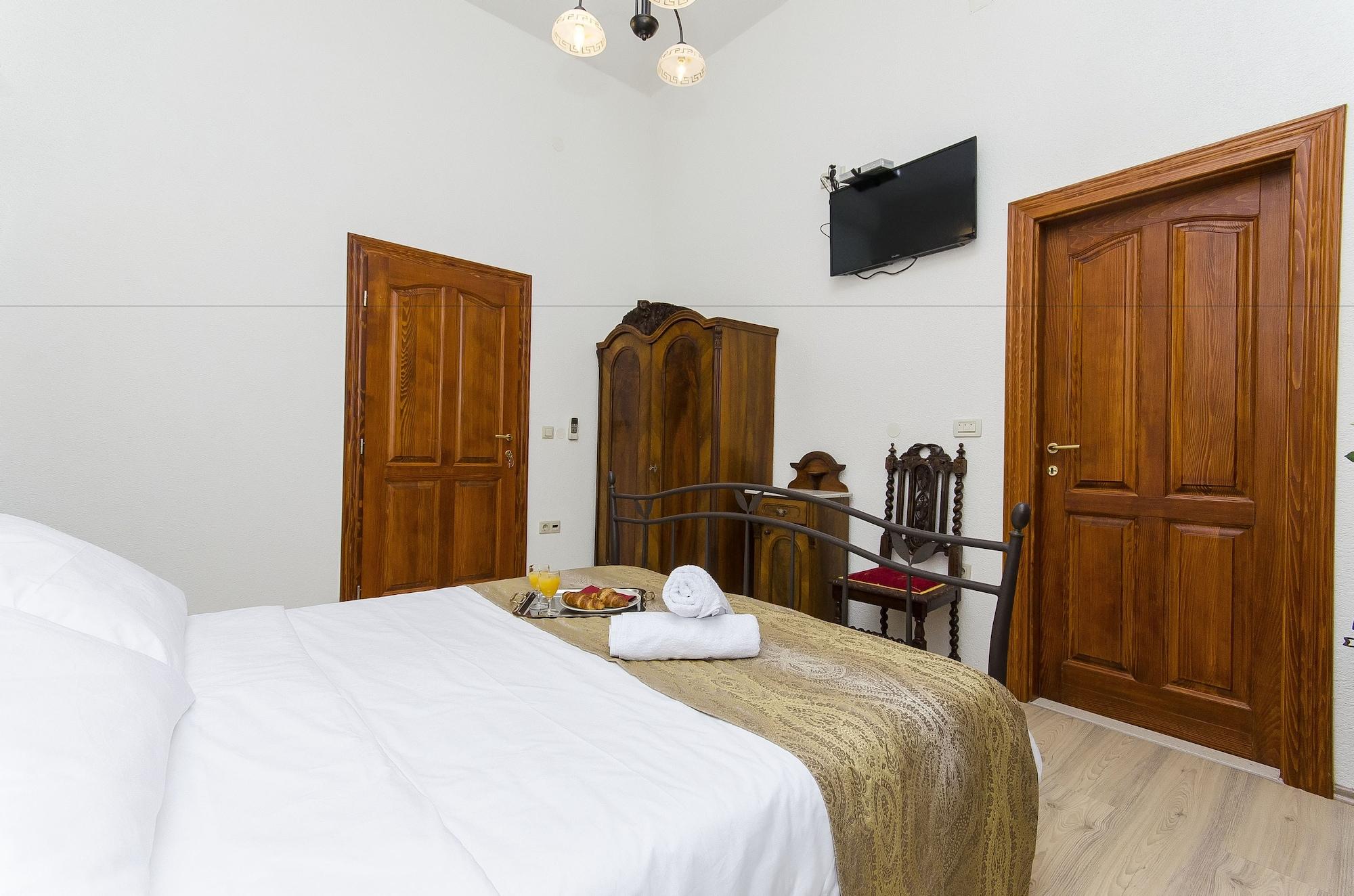 Palace Derossi 4* Trogir