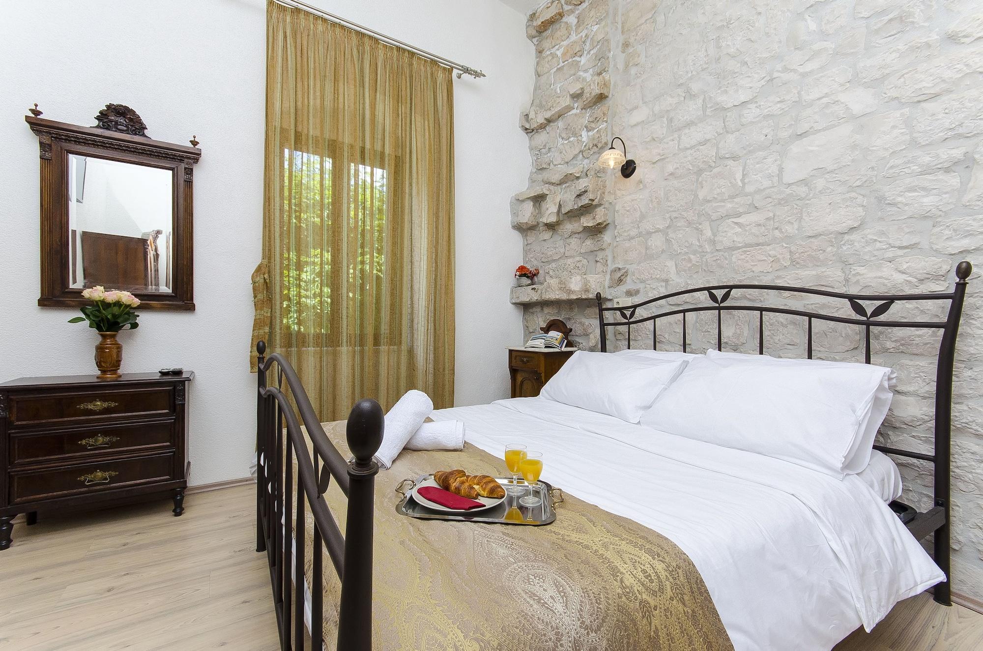 Couette-café Palace Derossi 4*
