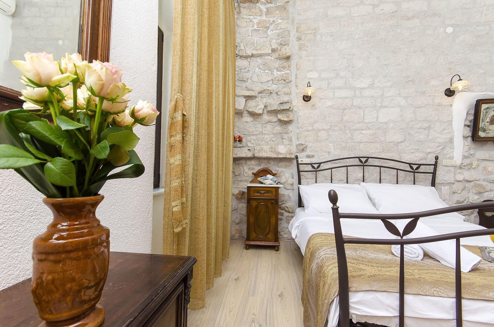 Palace Derossi Couette-café Trogir