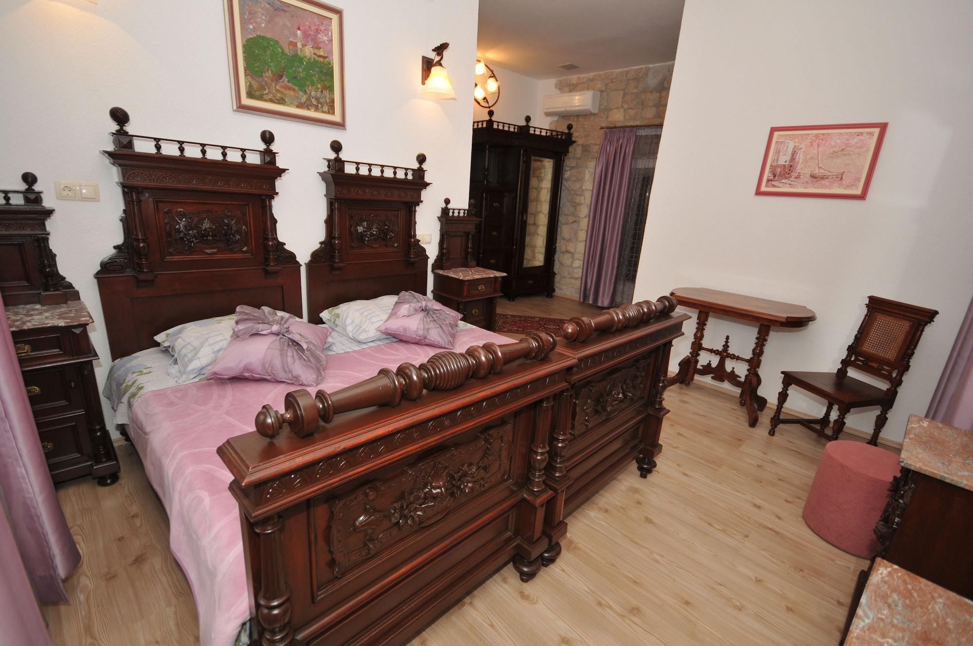 Palace Derossi Couette-café 4*