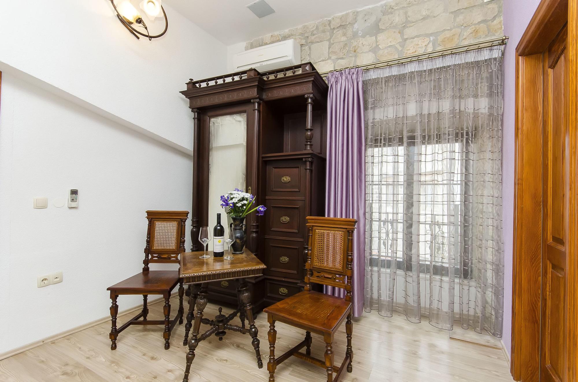 Palace Derossi 4* Trogir
