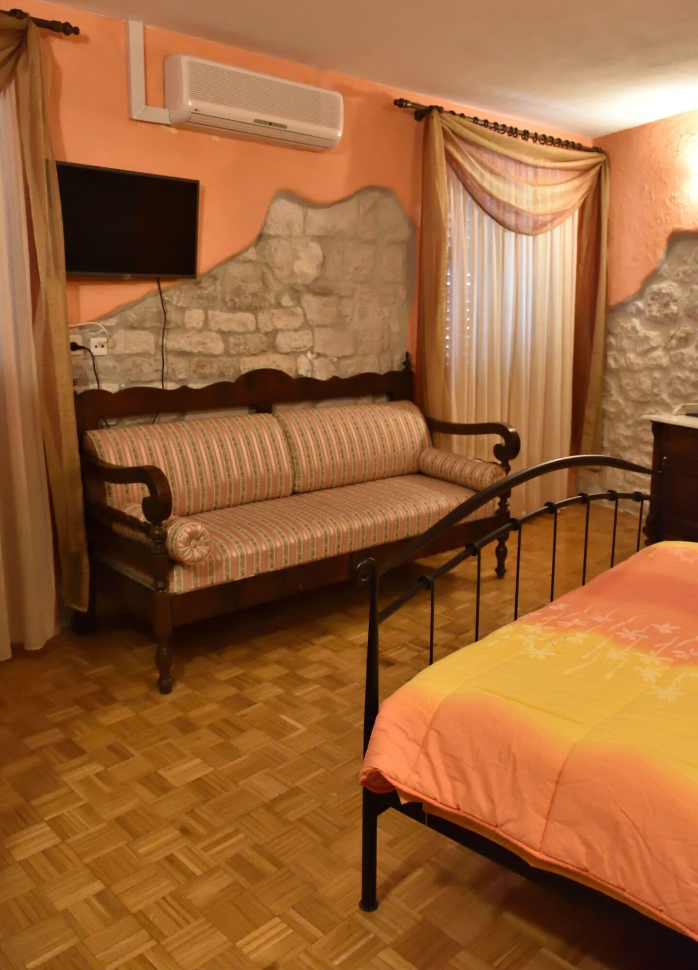 Couette-café Palace Derossi 4*