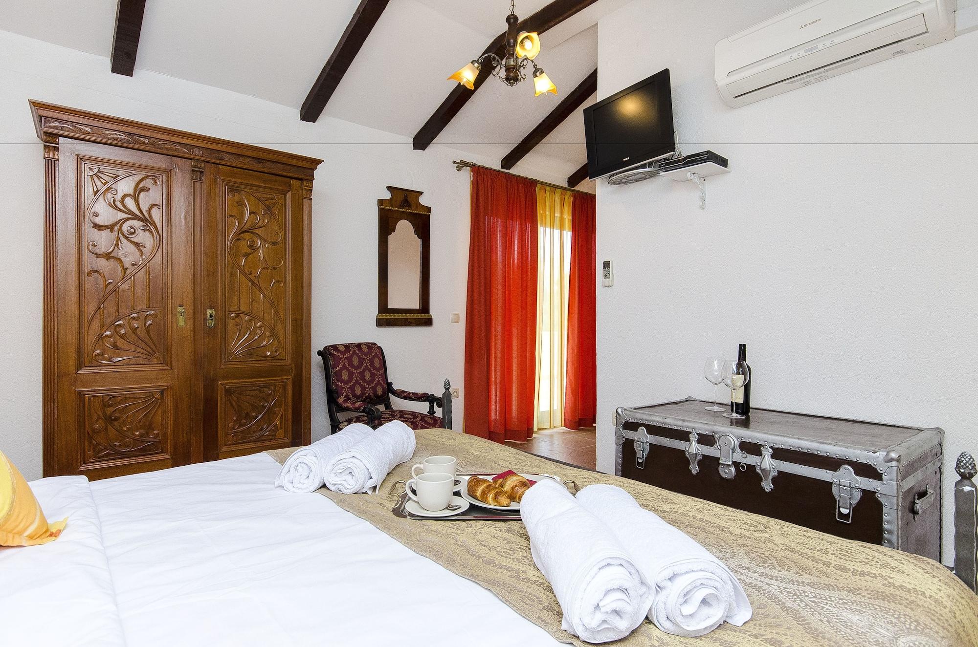 Palace Derossi 4*