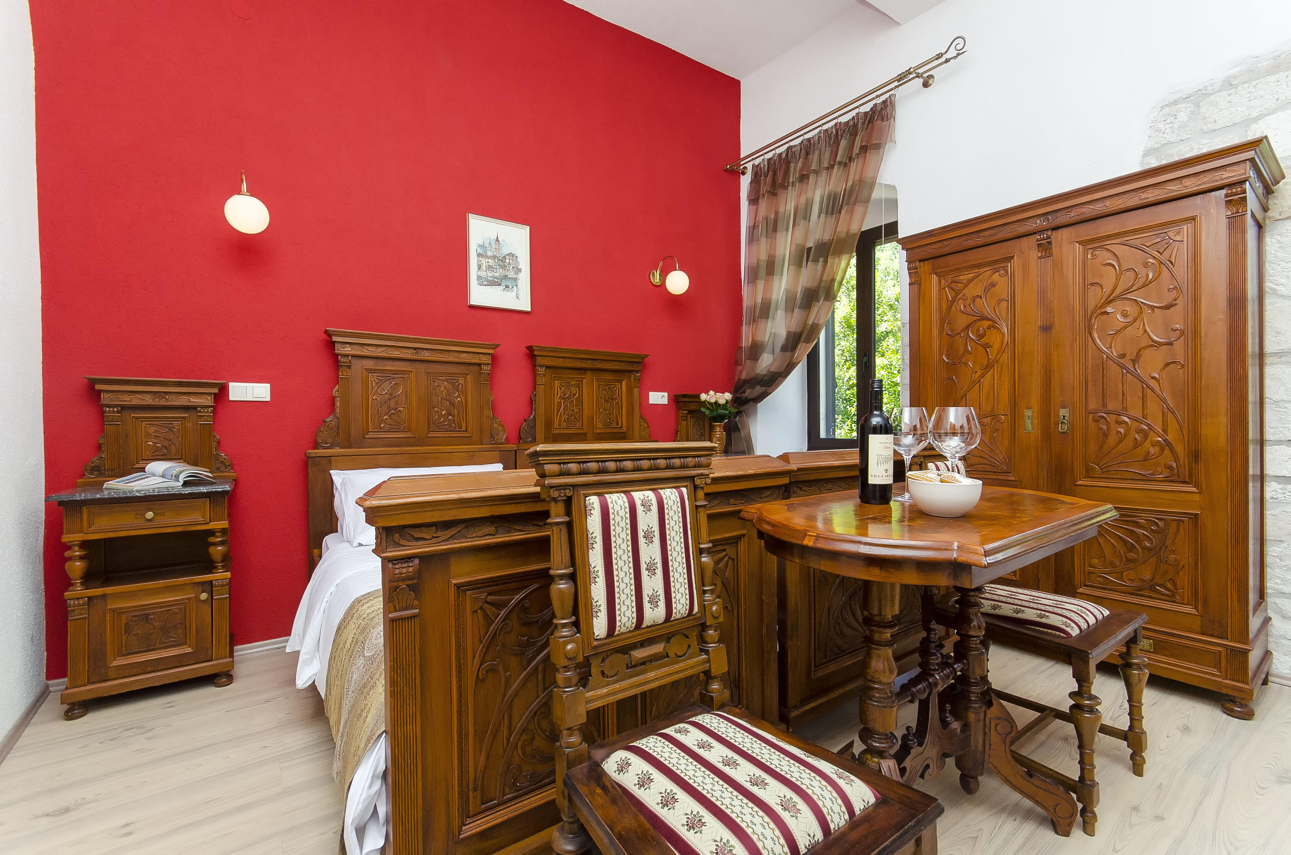 Couette-café Palace Derossi Trogir