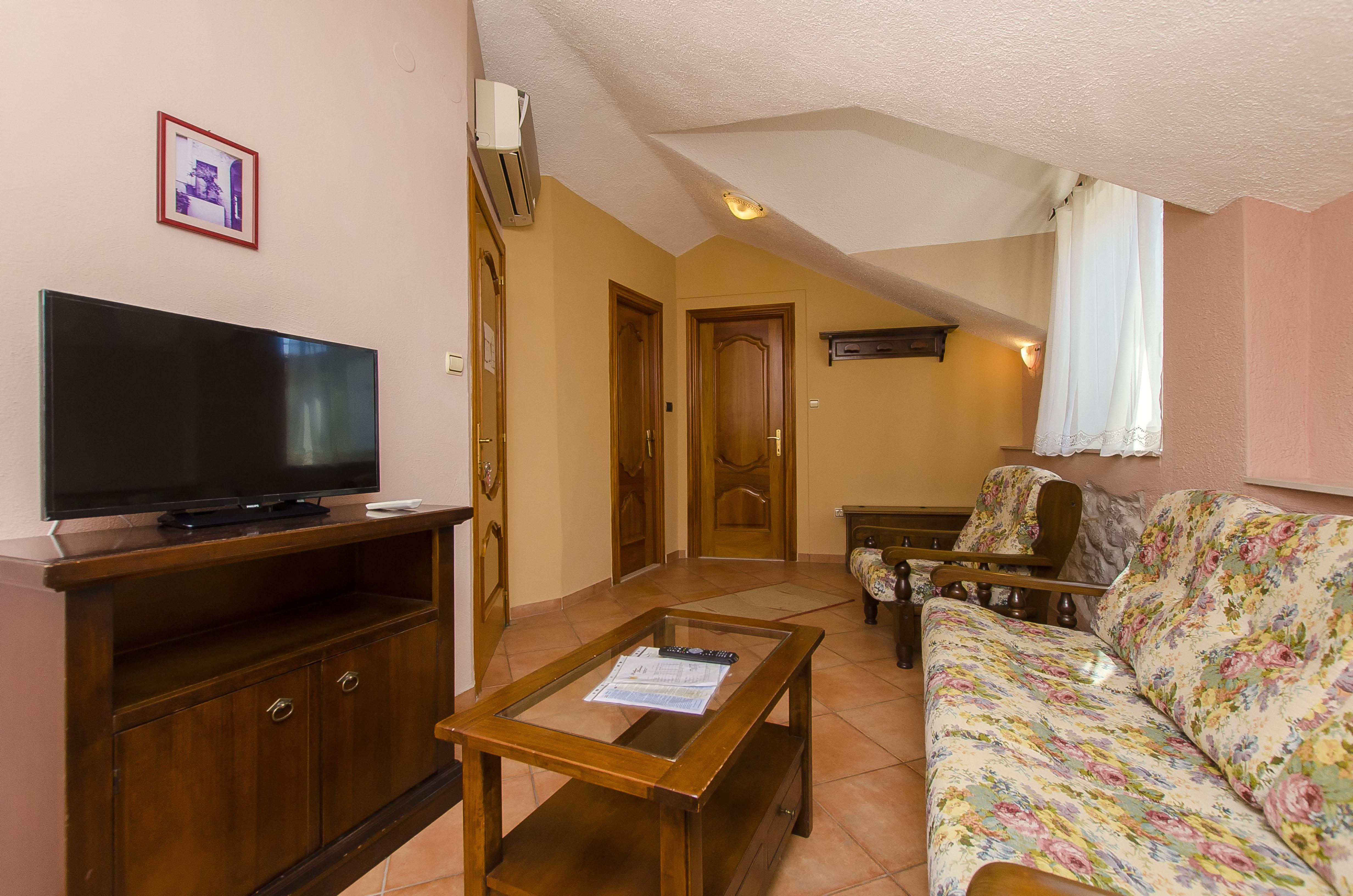 Palace Derossi 4* Trogir