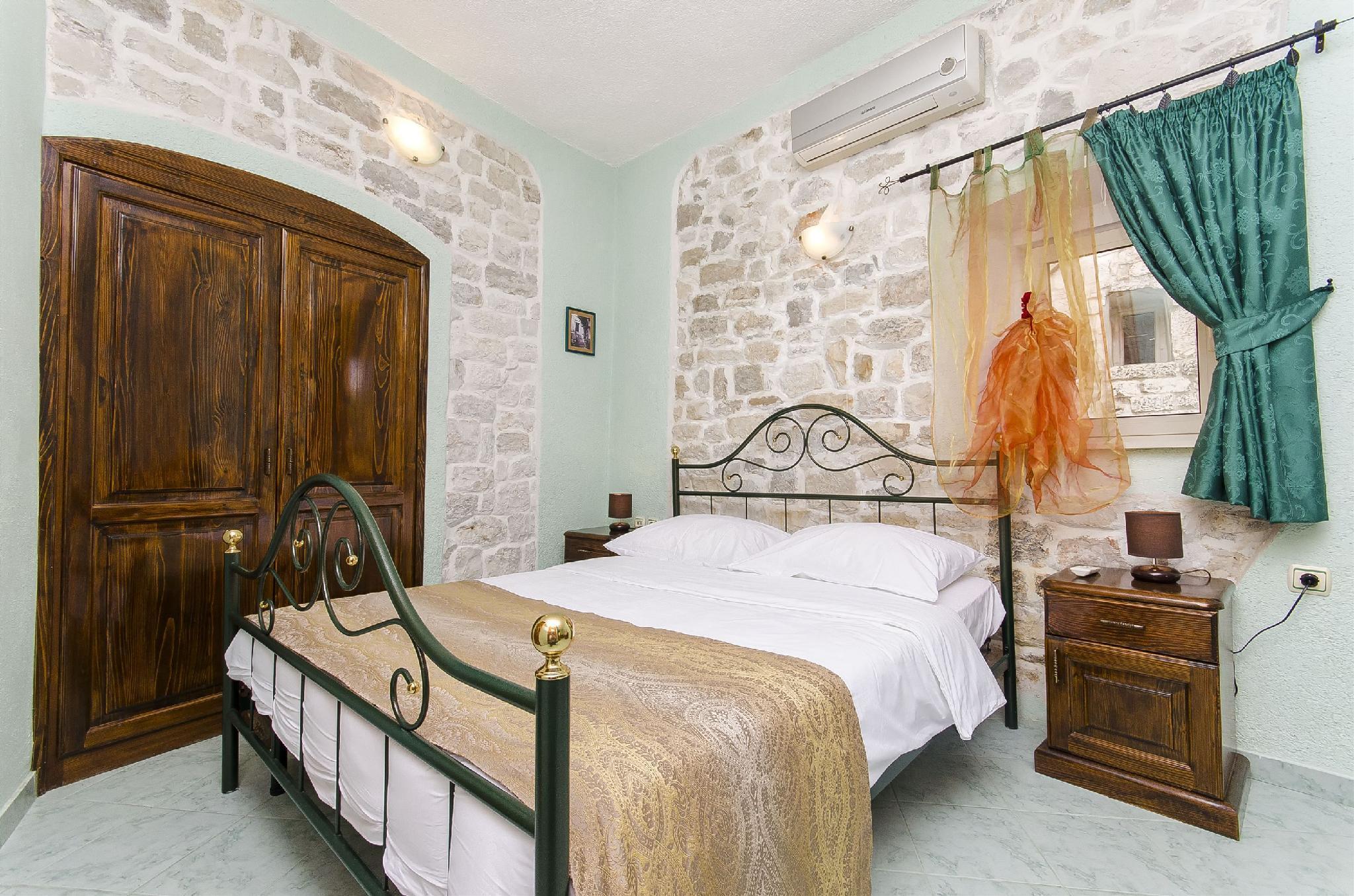 Palace Derossi Couette-café Trogir