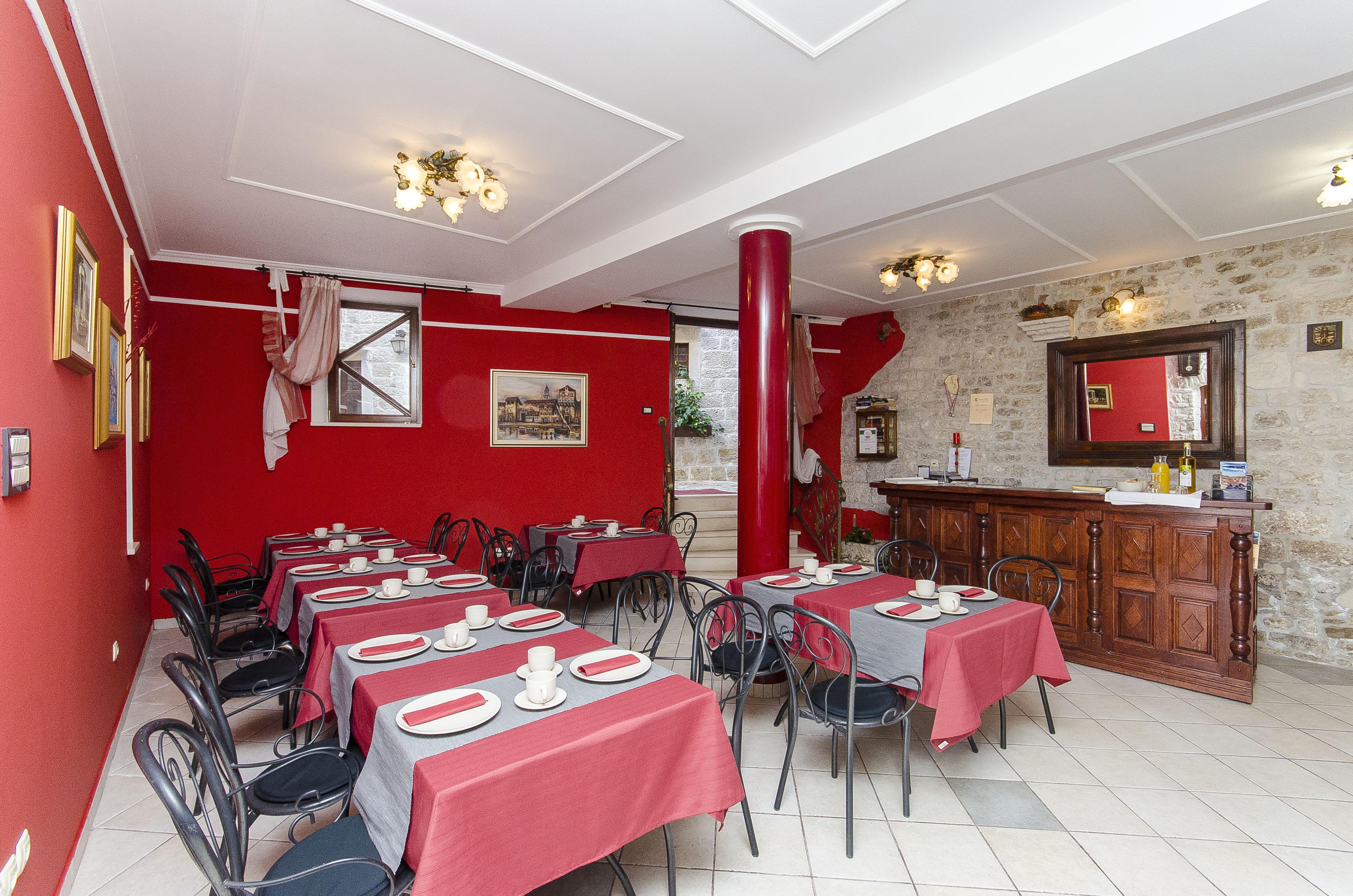Palace Derossi 4* Trogir