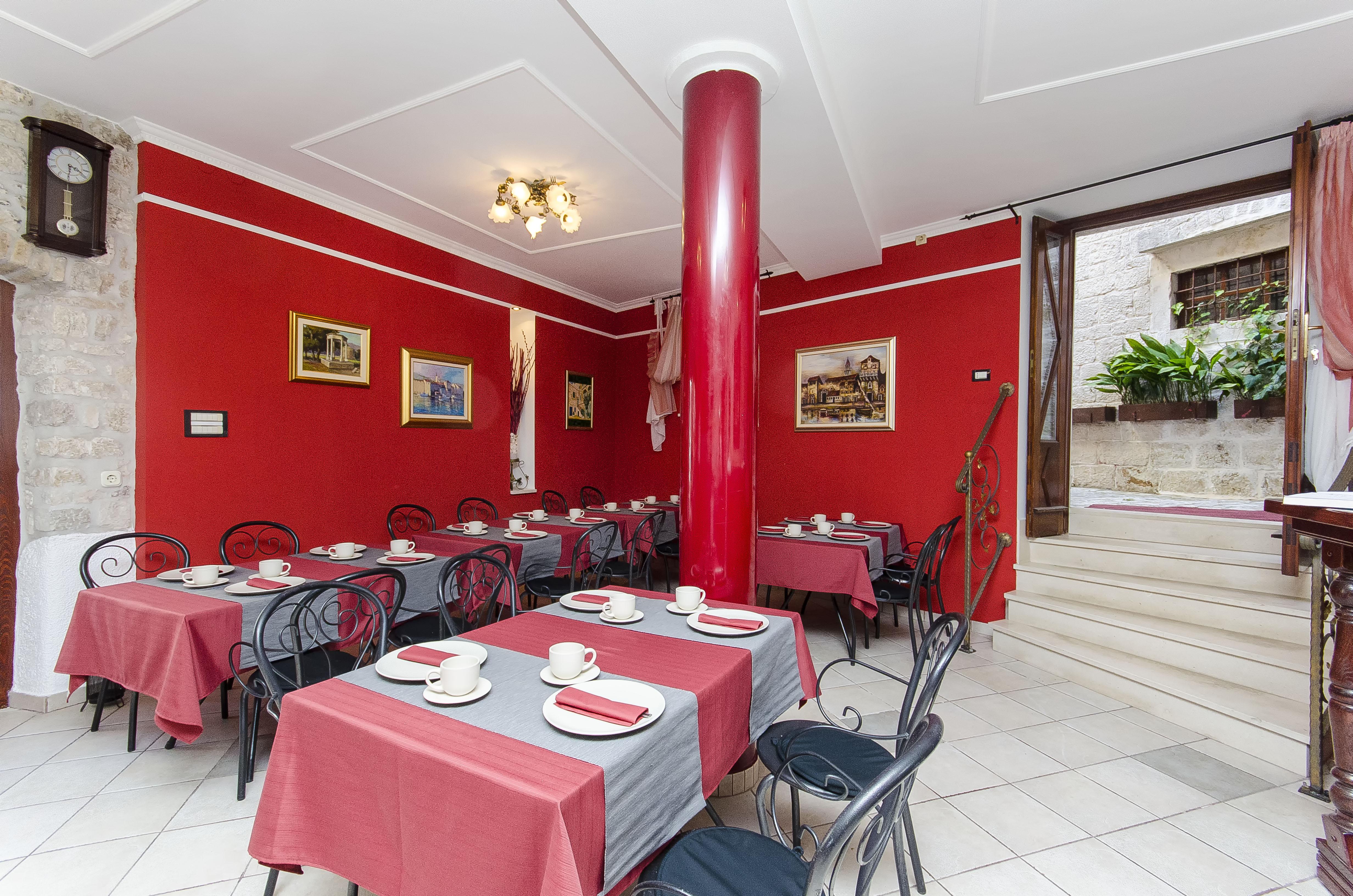 Palace Derossi Couette-café