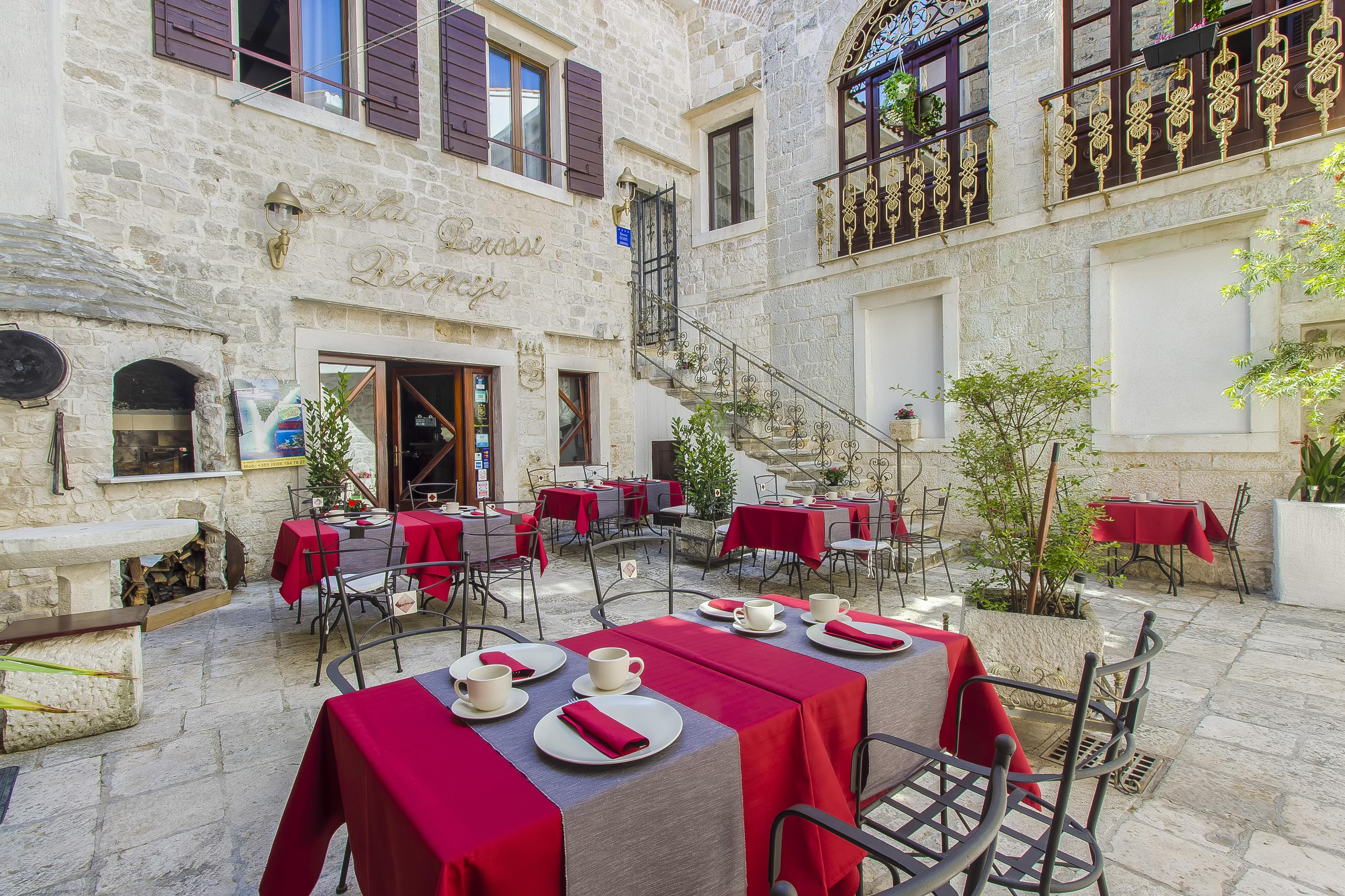 Palace Derossi Couette-café Trogir