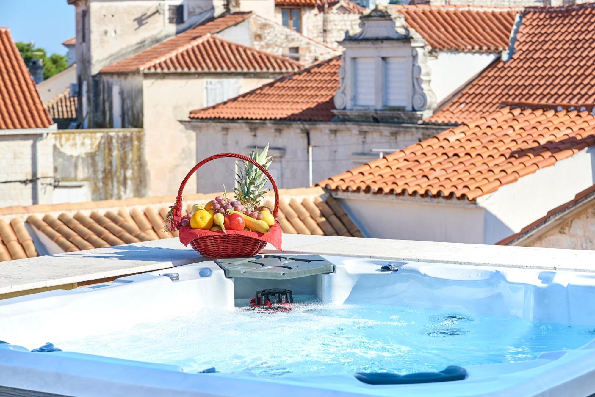 Couette-café Palace Derossi 4*