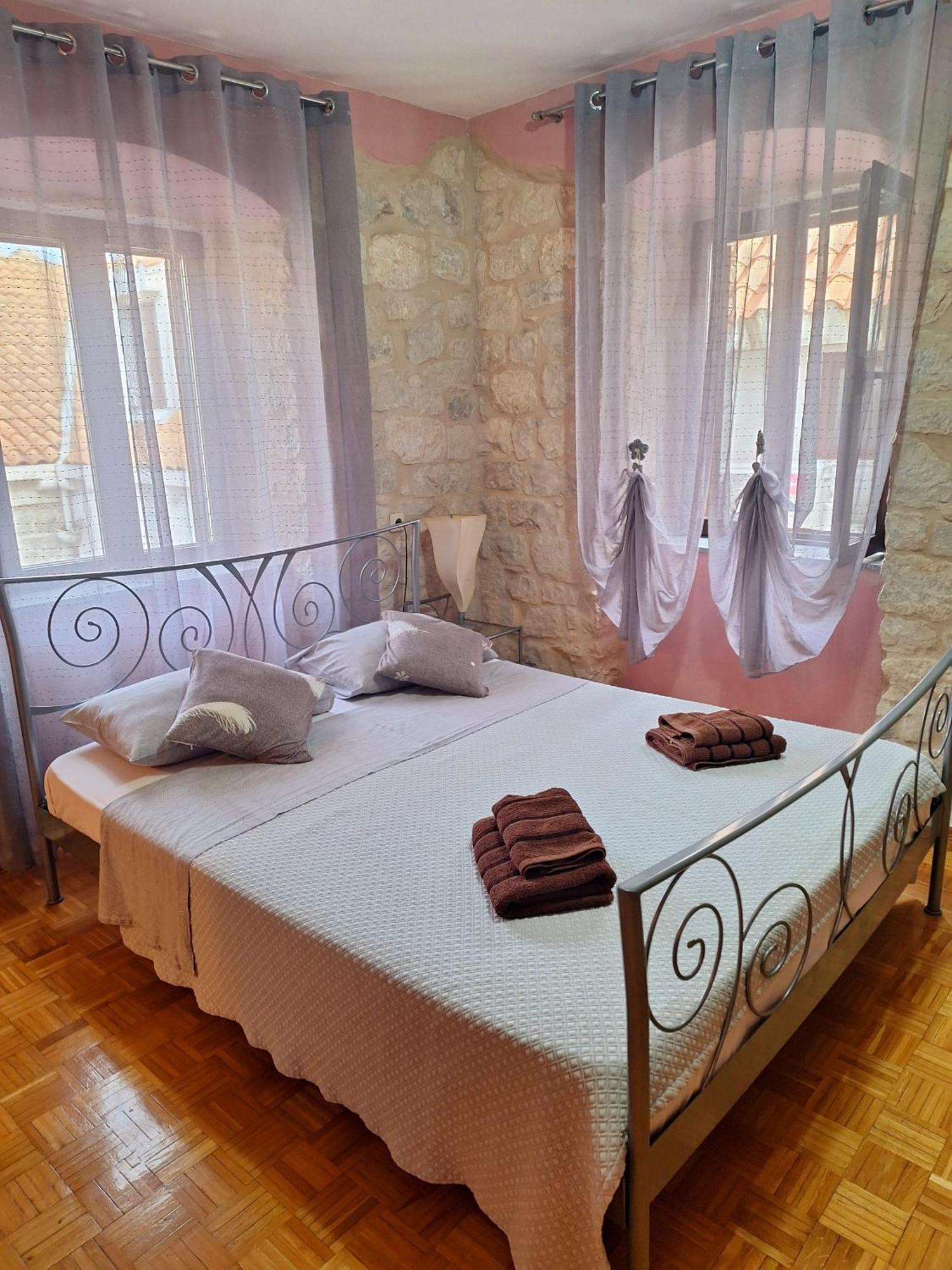 Palace Derossi Couette-café Trogir