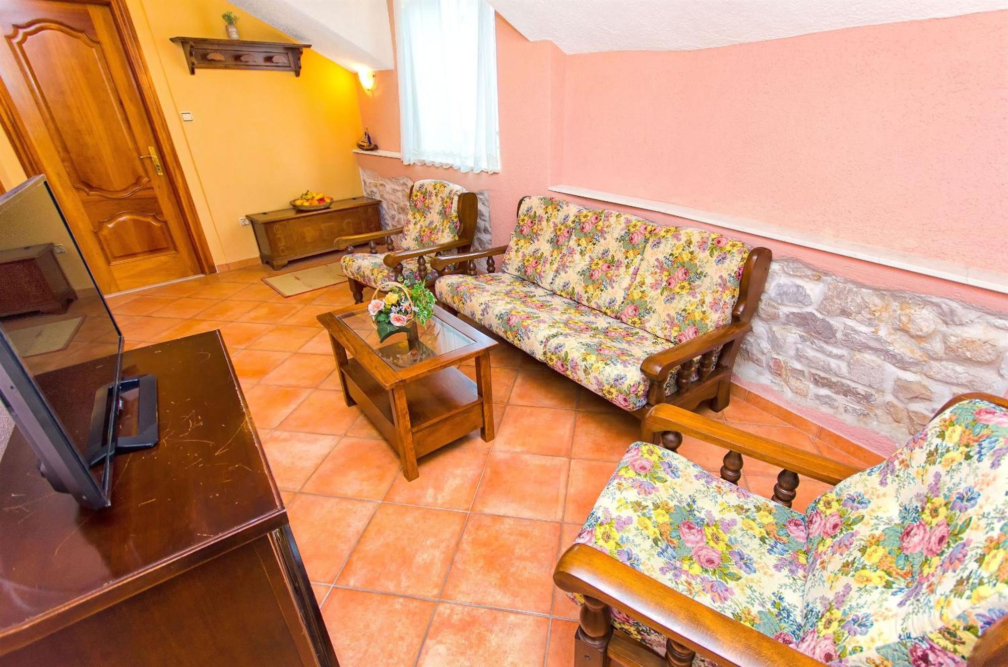 Couette-café Palace Derossi Trogir