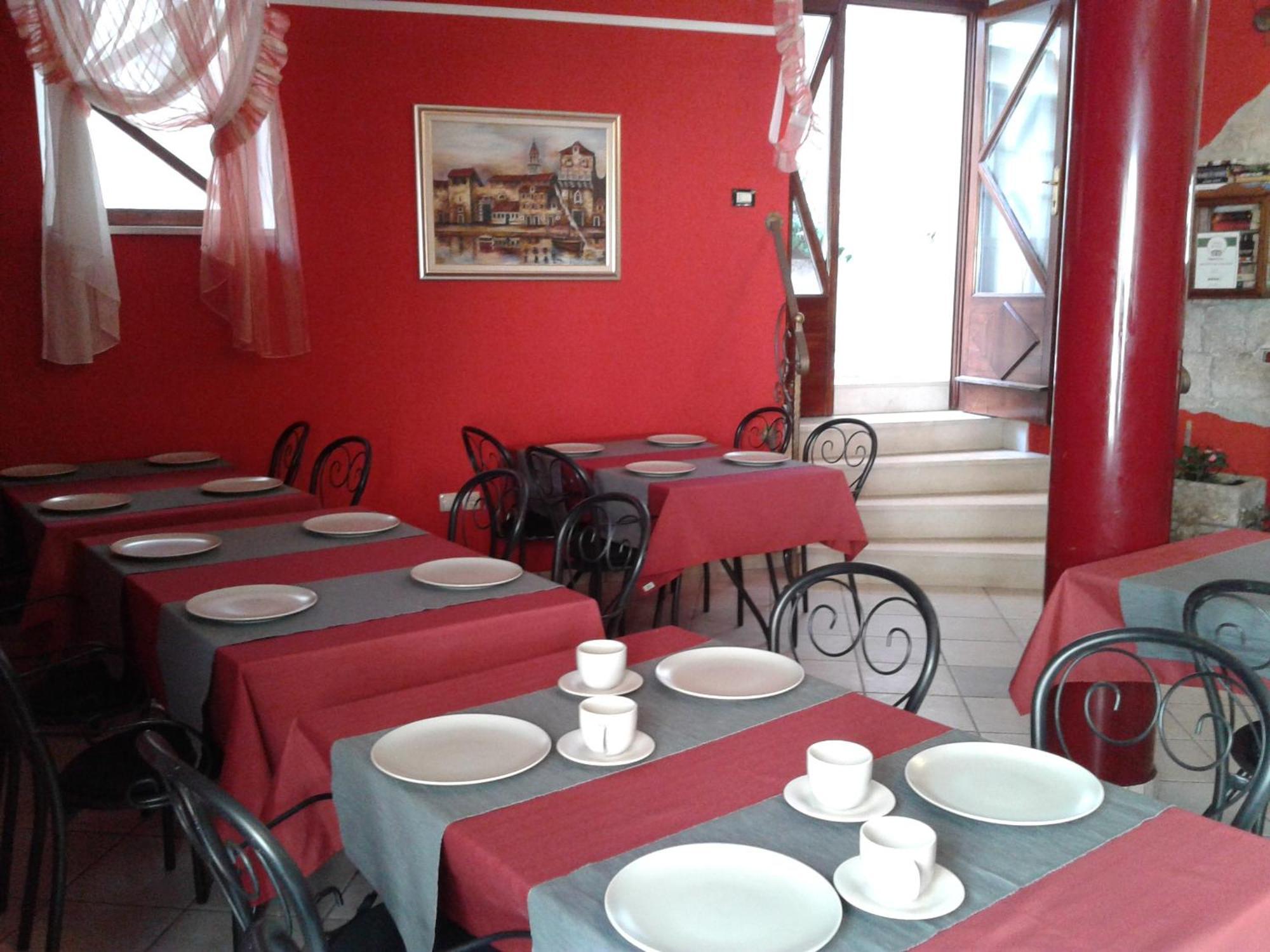 Palace Derossi 3*