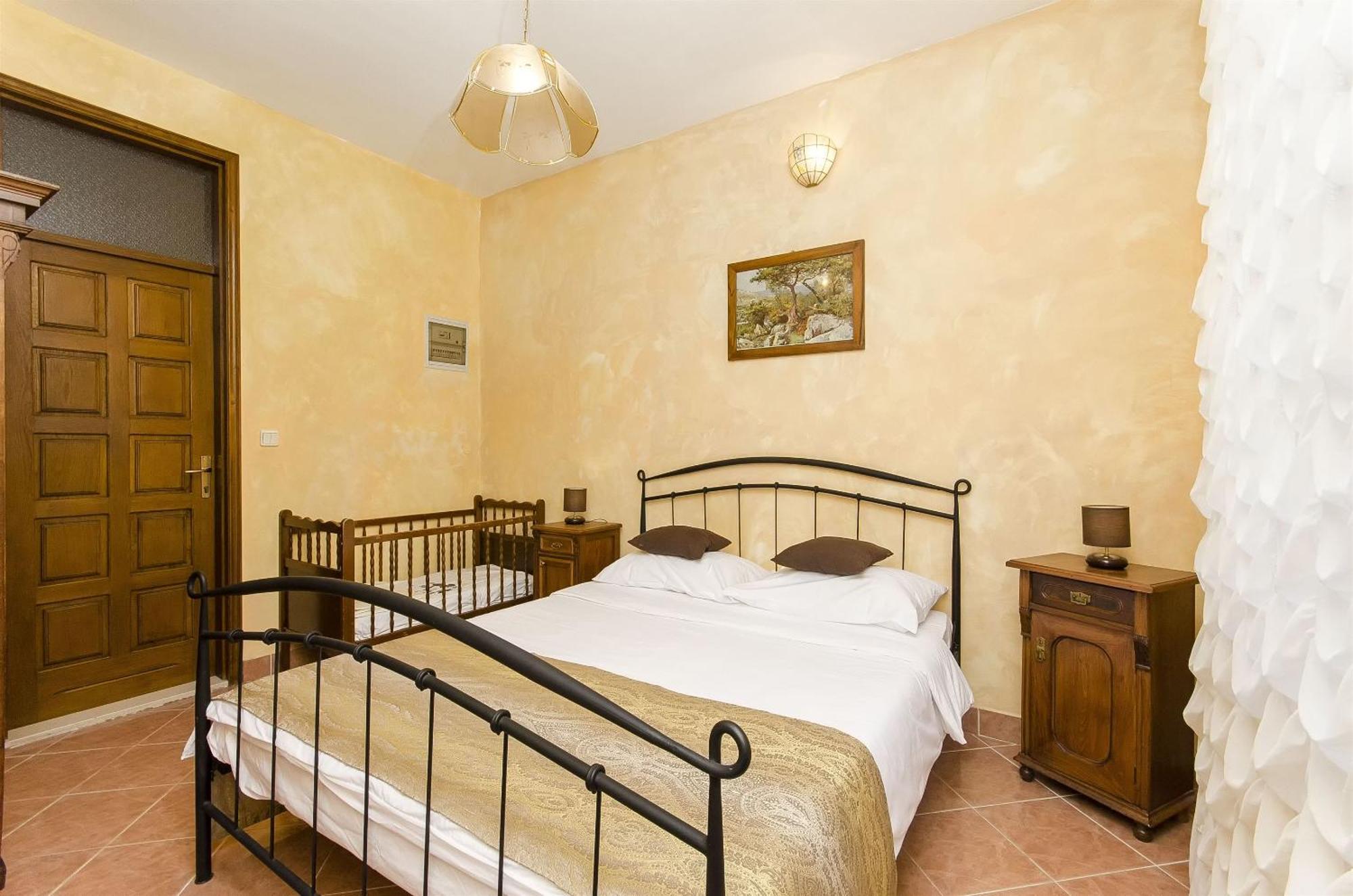 Couette-café Palace Derossi 4*
