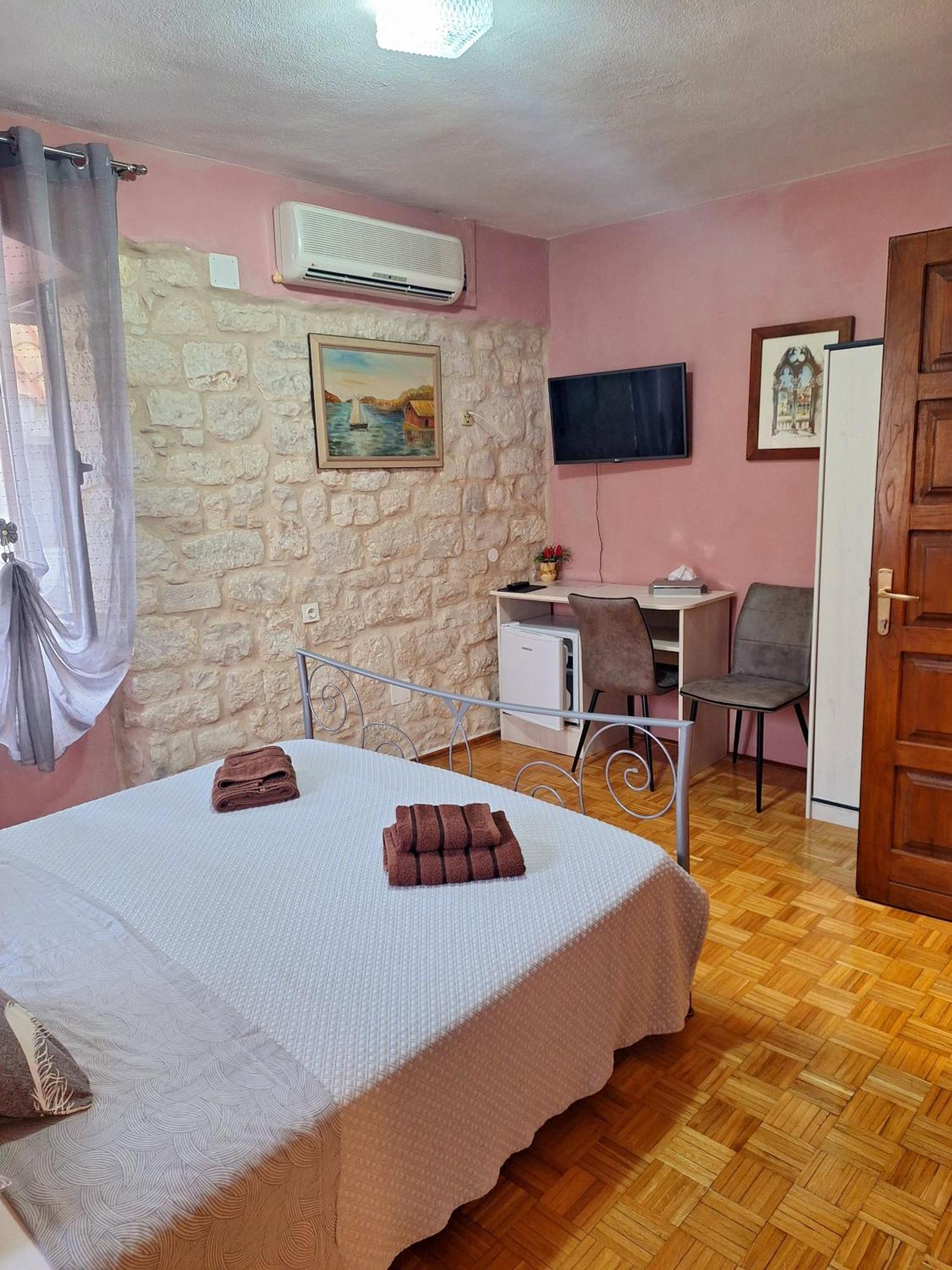 Palace Derossi Bed & Breakfast Traù