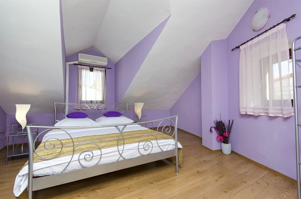 Palace Derossi Couette-café Trogir