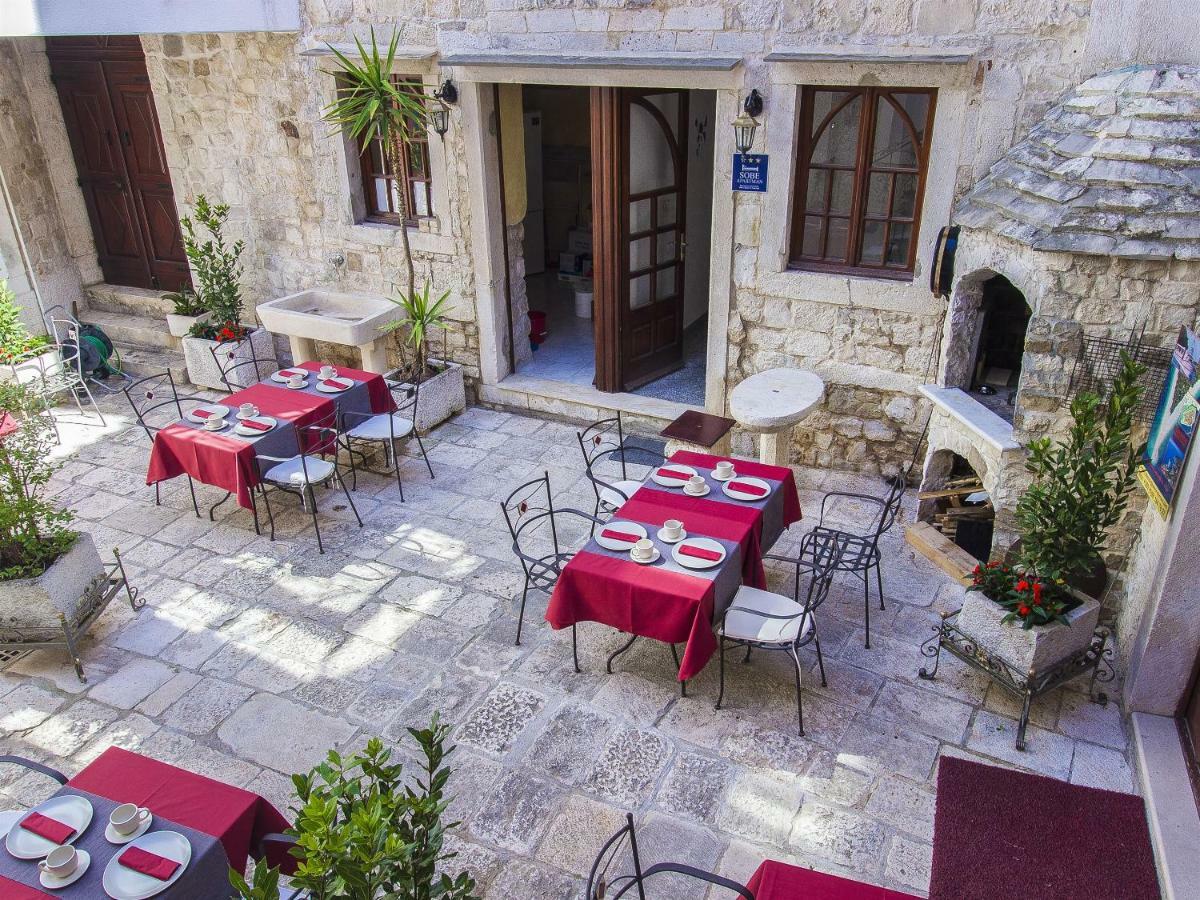 Palace Derossi Couette-café