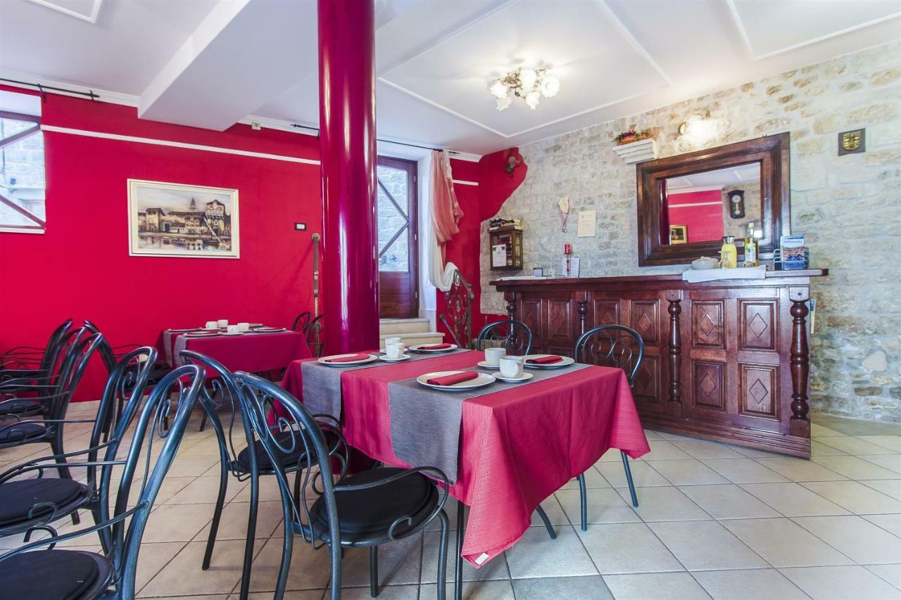 Palace Derossi Couette-café Trogir