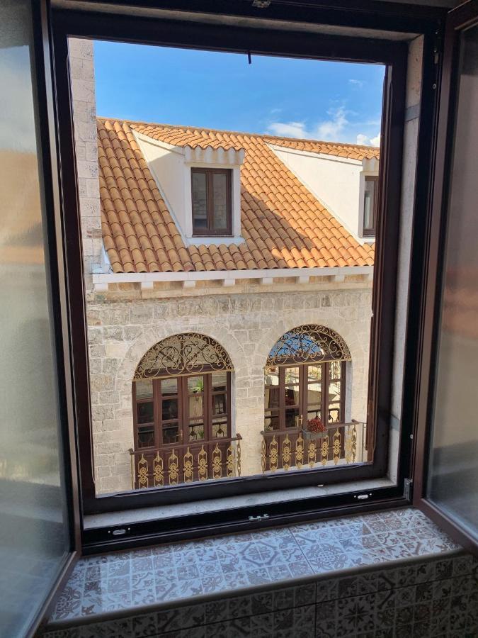 Couette-café Palace Derossi Trogir